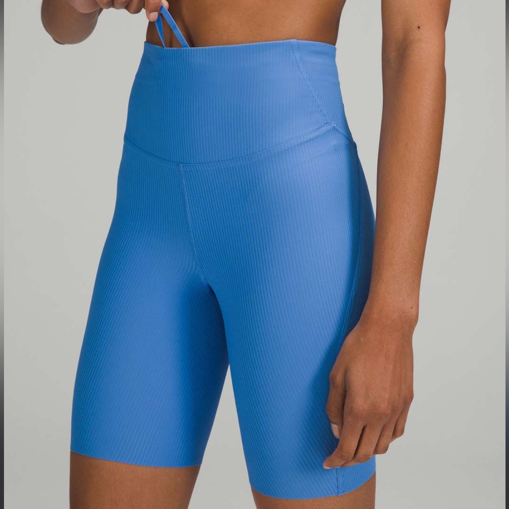 LULULEMON • HIGH RISE RUNNING SHORTS
